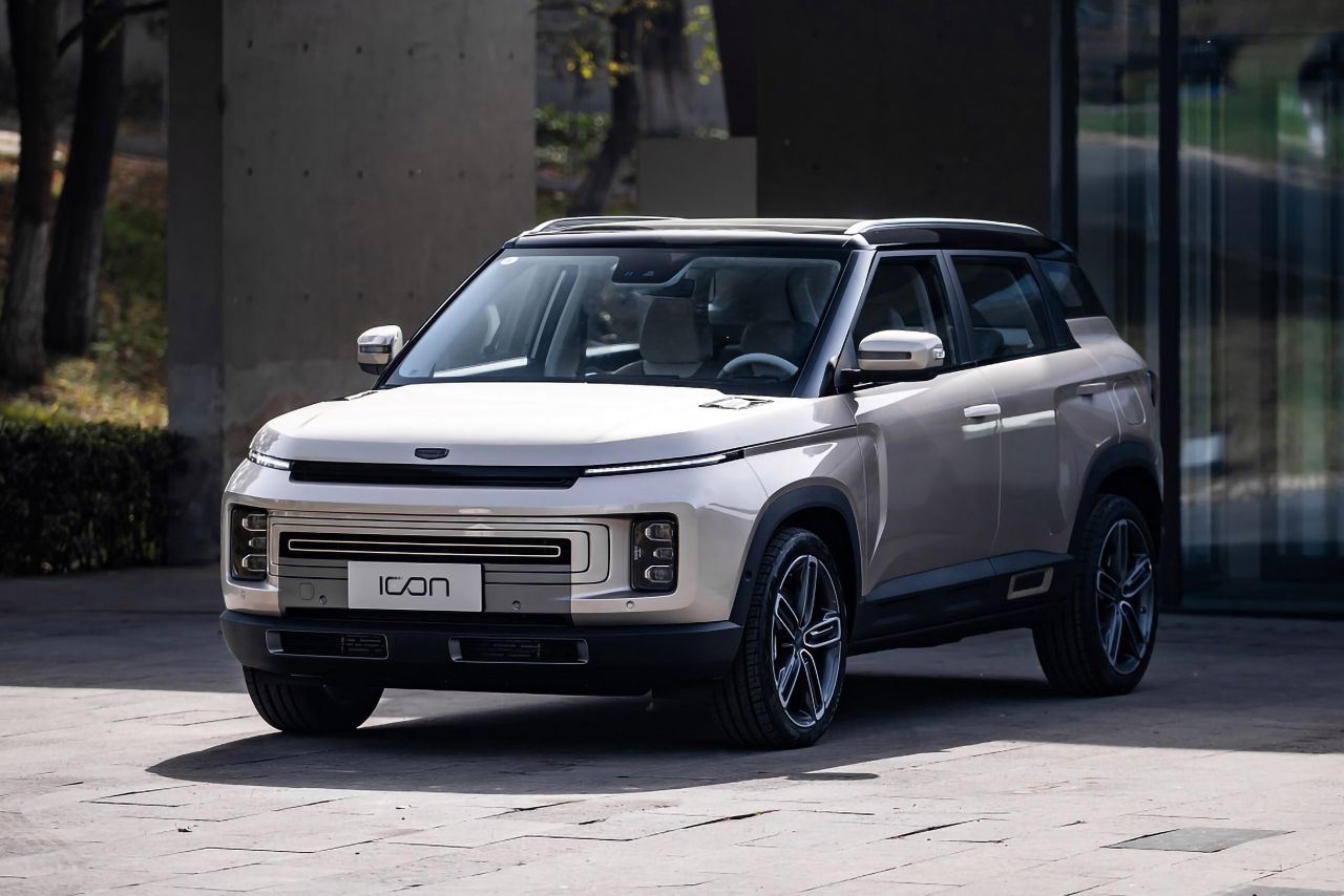 Geely Icon crossover really reminds us of the Range Rover