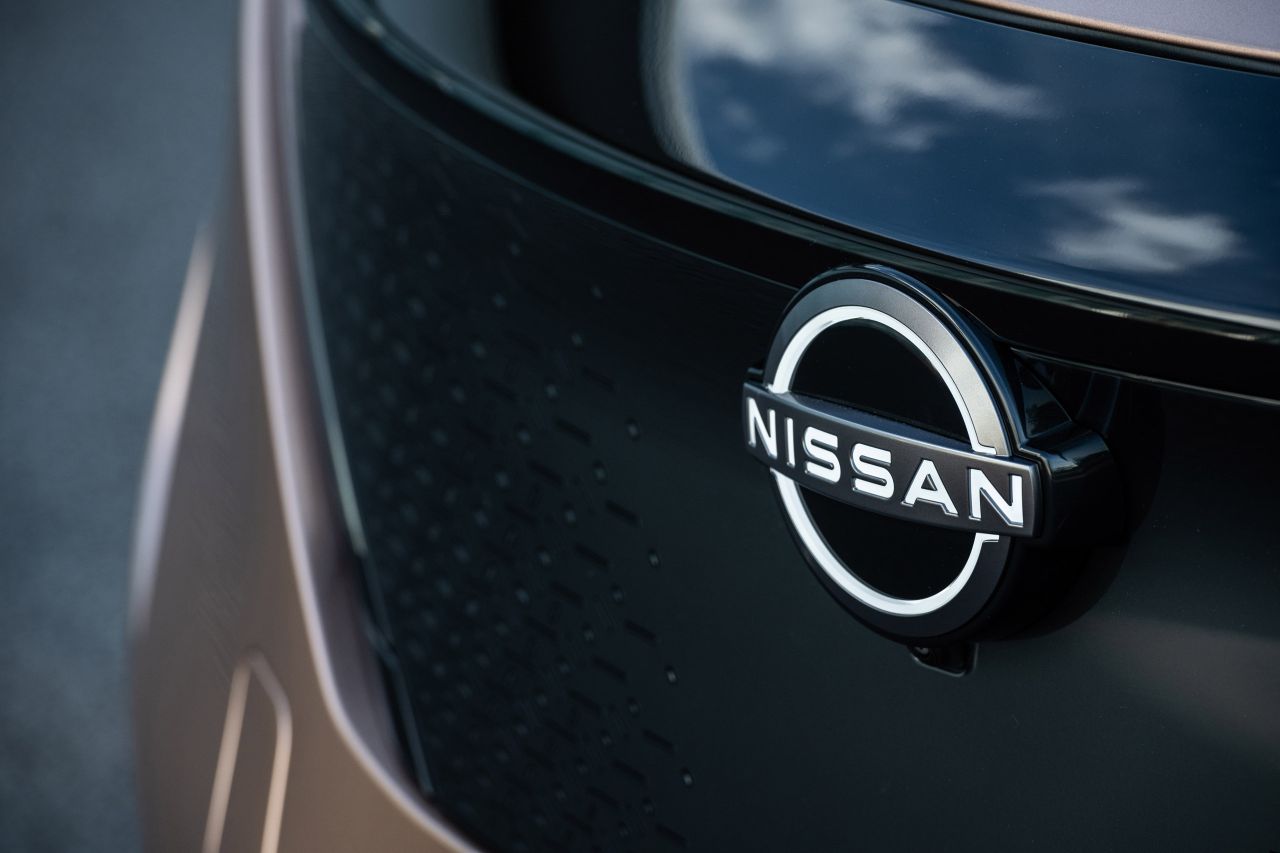 Nissan Has Now Started Using Their New Minimalist Logo Auto News