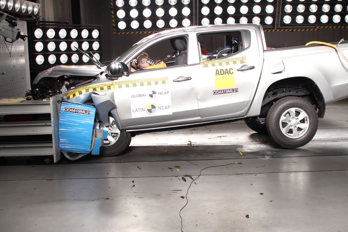 This crash test shows why airbags are important Auto News