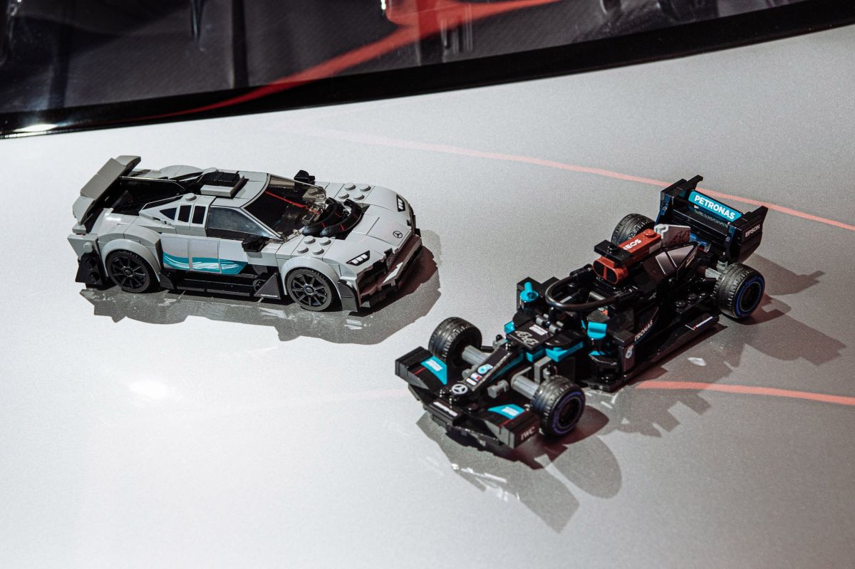 Lewis Hamilton’s Mercedes F1 car now comes in Lego form - Auto News