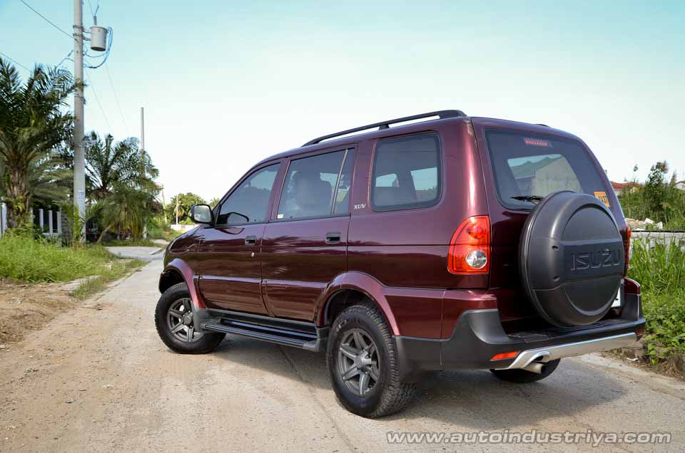 2016 Isuzu Crosswind XUV AT Car Reviews