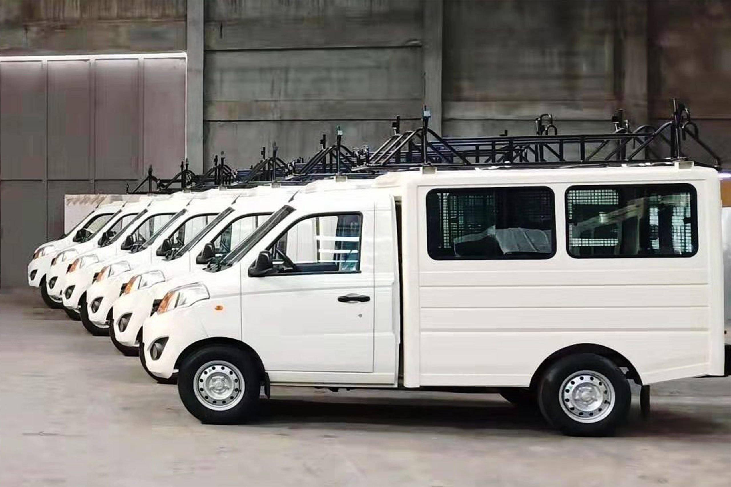 Foton hands a dozen Gratour vans to firm Auto News