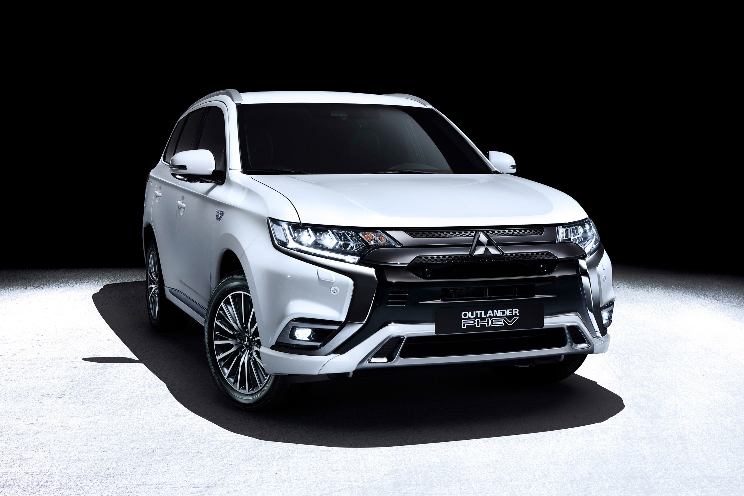Аут 3. Аут 3. Mitsubishi outlander клубный сервис. Аут 3 4. Mitsubishi outlander 2013 на r18.