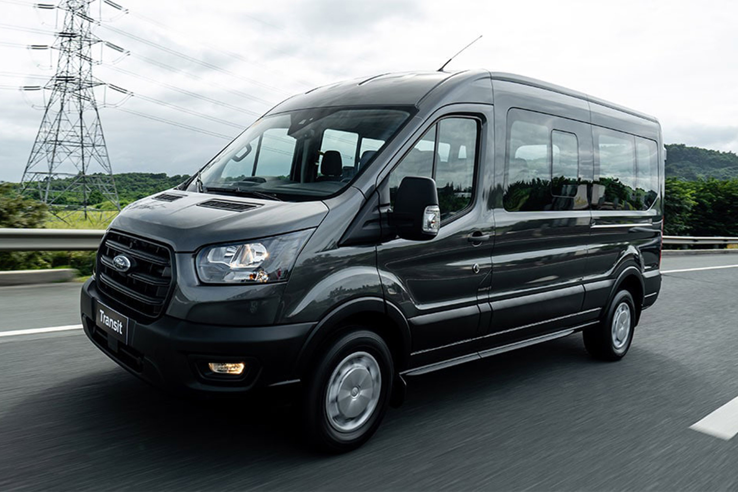 Мерседес бенц вито минивэн. Ниссан караван е24. Форд эконолайн 2008. Е микроавтобус. Новый форд транзит 2022.