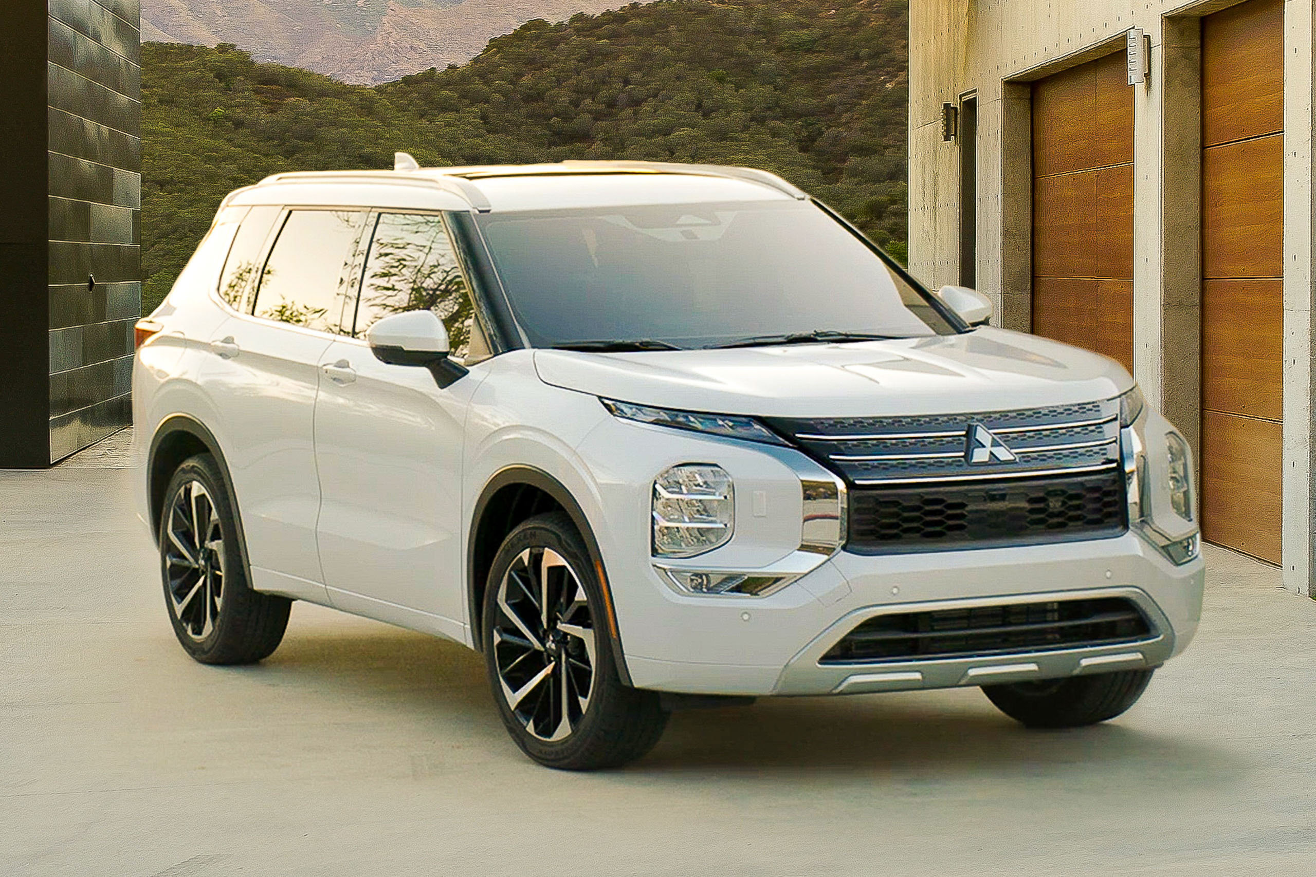 митсубиши аутлендер 2022. аутлендер 2022. новый митсубиси аутлендер 2022. новый мицубиси аутлендер 2022. митсубиси аутлендер 2022 комплектации.